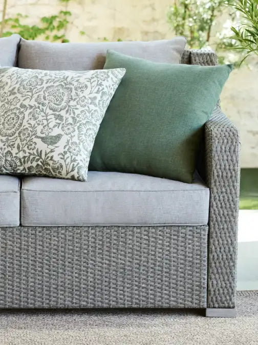 Sofas & Sectionals
